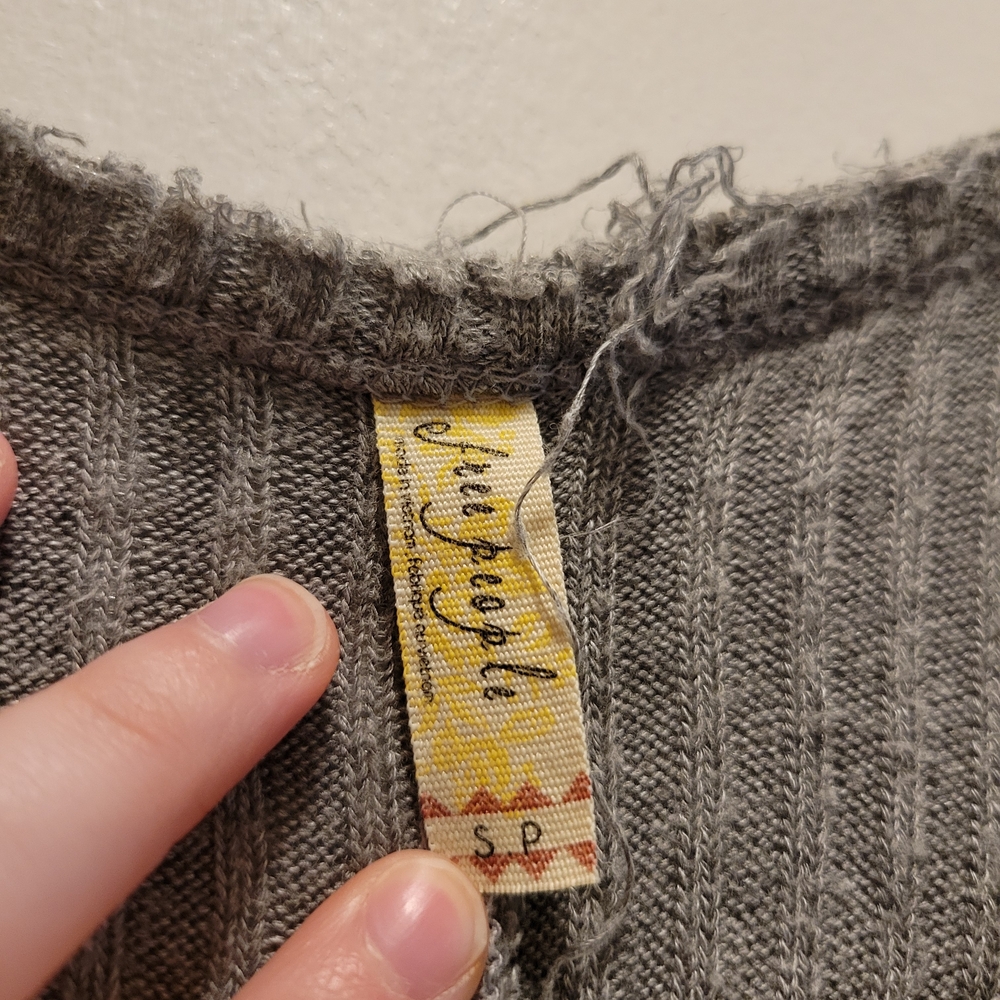 Free People Gray Frayed Hem Long Sleeve Oversized Top Women's Size S - Picture 2 of 4